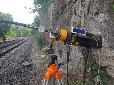 Spannequipment zur Miete: CFK-Hohlkolbenzylinder, Hydraulikaggregate, Kraftmessdosen und Zubehör – sofort verfügbar, wartungsgeprüft und flexibel einsetzbar